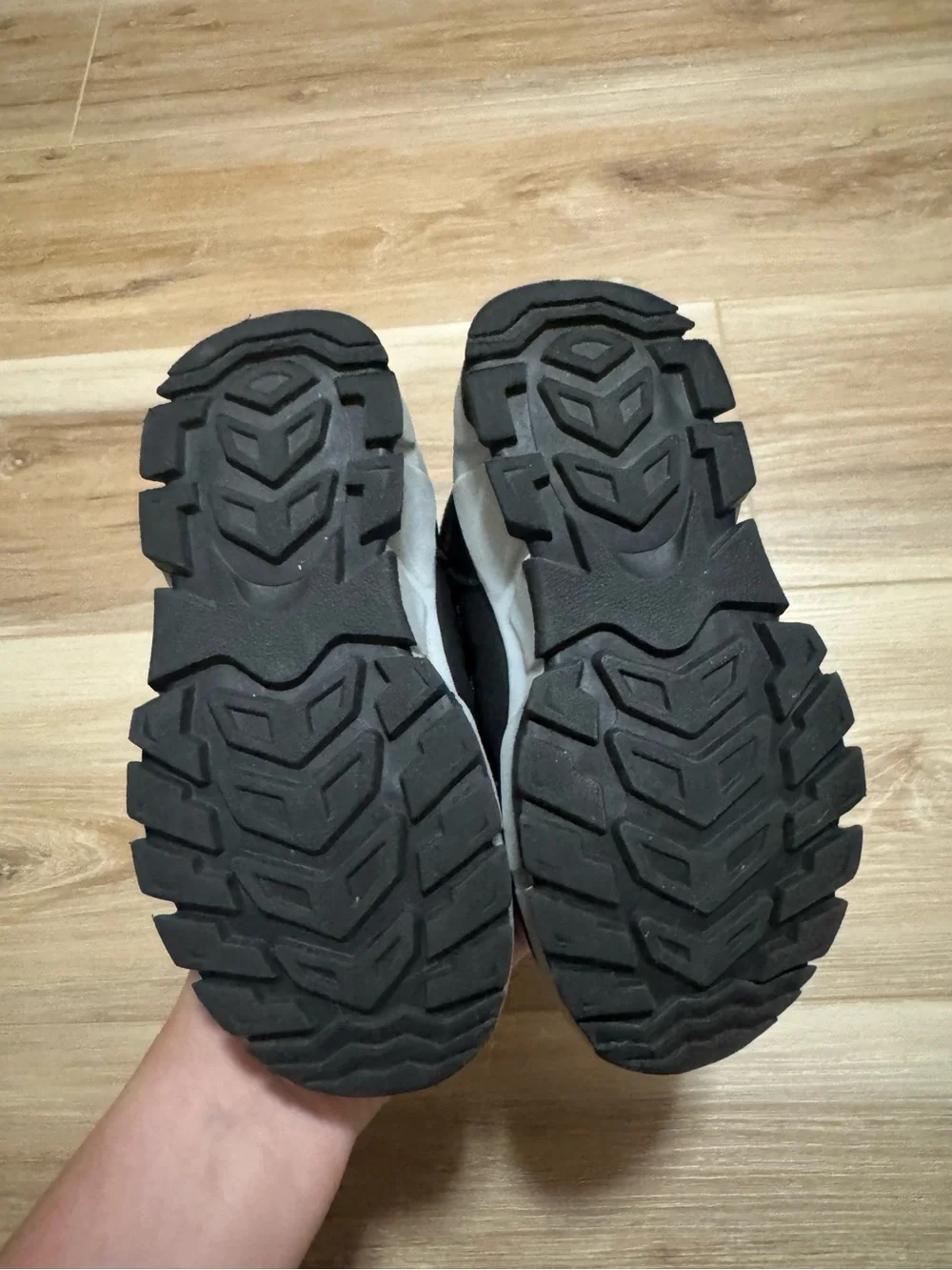 Hobibear Kids Waterproof Snow Boots Faux Fur Lined Black Gray 10.5, fits 9.